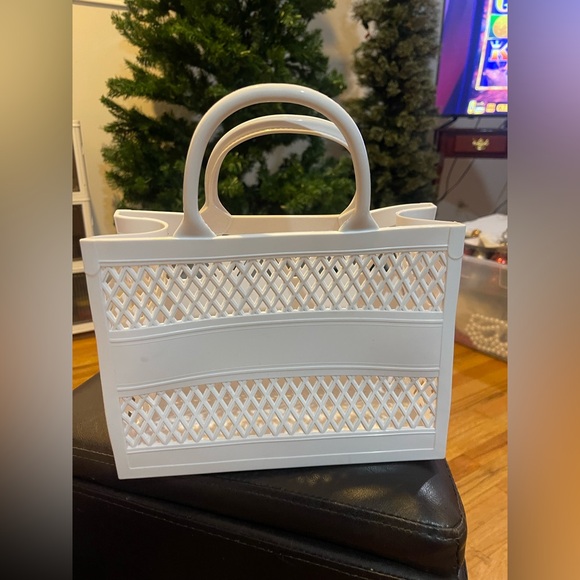 White rubber white waterproof bag. Perfect for a pool day! - Picture 1 of 7